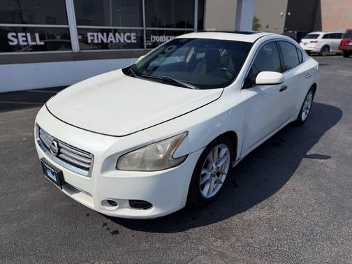 Pearl White 2014 Nissan Maxima S