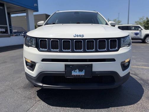 White Clearcoat 2018 Jeep Compass Latitude