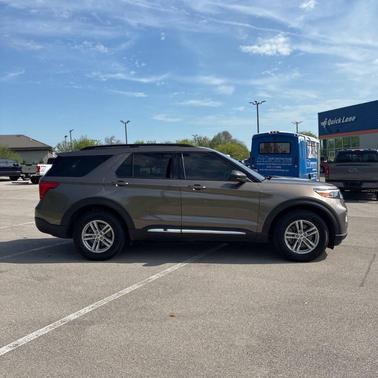 Stone Gray Metallic 2021 Ford Explorer XLT