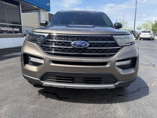 Stone Gray Metallic 2021 Ford Explorer XLT