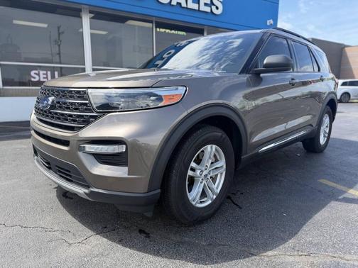 Stone Gray Metallic 2021 Ford Explorer XLT