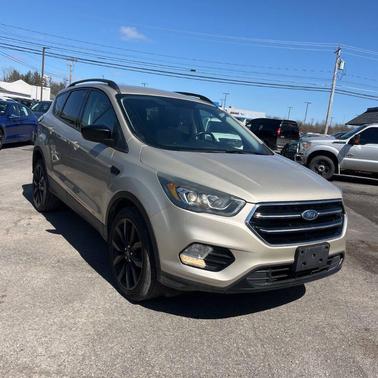 Magnetic Metallic 2017 Ford Escape SE