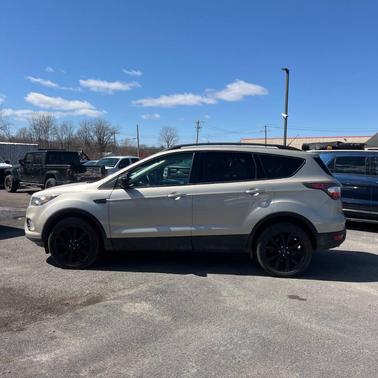 Magnetic Metallic 2017 Ford Escape SE