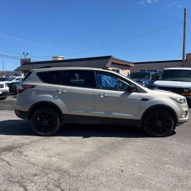 Magnetic Metallic 2017 Ford Escape SE