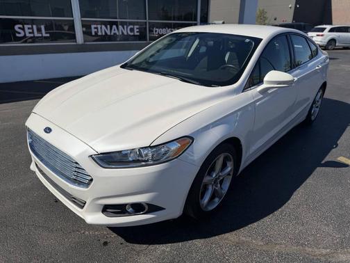 White Platinum Tri-Coat Metallic 2014 Ford Fusion SE