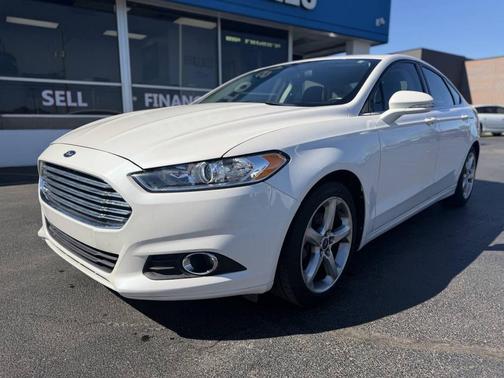 White Platinum Tri-Coat Metallic 2014 Ford Fusion SE