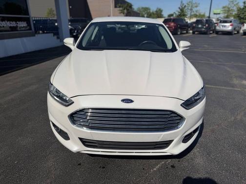 White Platinum Tri-Coat Metallic 2014 Ford Fusion SE