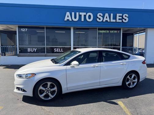 White Platinum Tri-Coat Metallic 2014 Ford Fusion SE