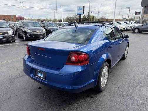 Blue Streak Pearlcoat 2013 Dodge Avenger SE