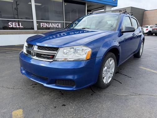 Blue Streak Pearlcoat 2013 Dodge Avenger SE