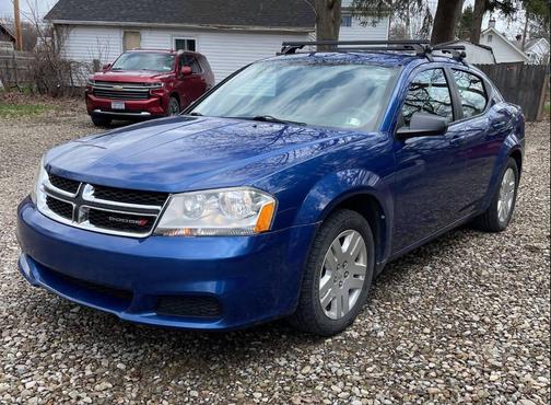 Blue Streak Pearlcoat 2013 Dodge Avenger SE