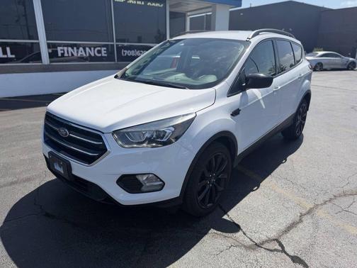 White 2019 Ford Escape SE