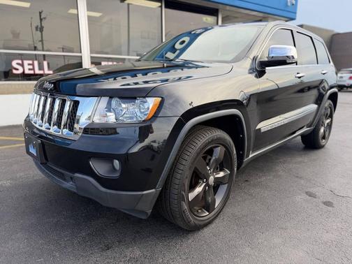 Brilliant Black Crystal Pearlcoat 2013 Jeep Grand Cherokee Overland