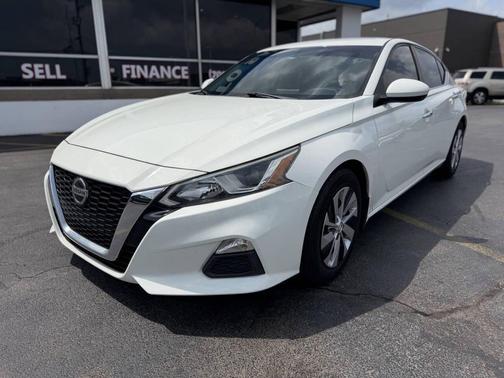 White 2019 Nissan Altima 2.5 S