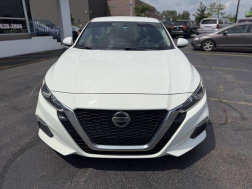 White 2019 Nissan Altima 2.5 S