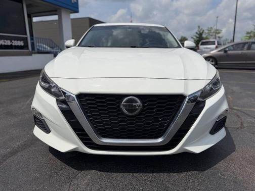 White 2019 Nissan Altima 2.5 S