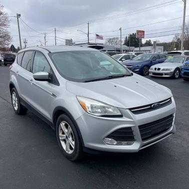 Ingot Silver Metallic 2014 Ford Escape SE