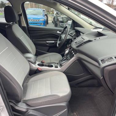 Ingot Silver Metallic 2014 Ford Escape SE