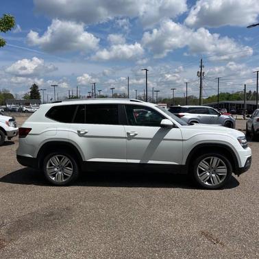 Pure White 2019 Volkswagen Atlas 3.6L SE w/Technology