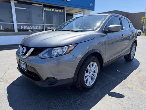 Gun Metallic 2017 Nissan Rogue Sport S