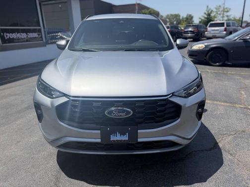 Iconic Silver Metallic 2024 Ford Escape ST-Line Select