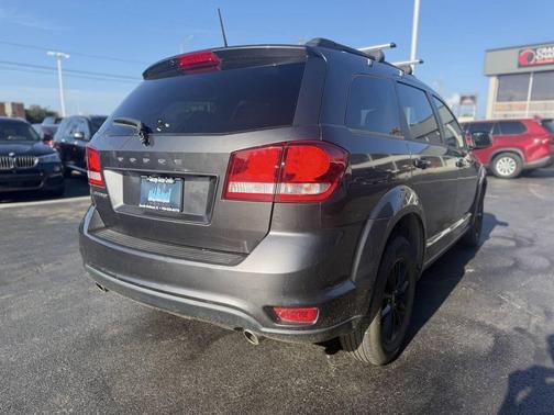 Granite Pearlcoat 2019 Dodge Journey SE