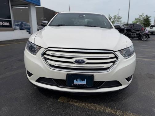 Magnetic Metallic 2018 Ford Taurus Limited