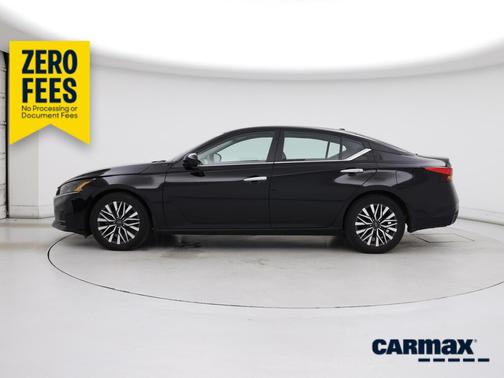 Black 2023 Nissan Altima SV
