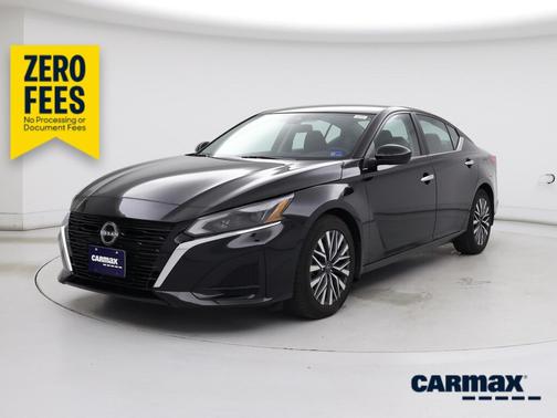 Black 2023 Nissan Altima SV
