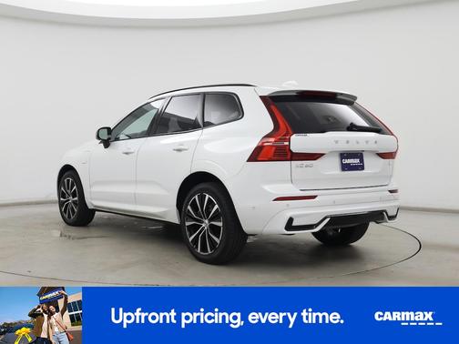 2023 Volvo XC60 Recharge Plug-In Hybrid T8 Ultimate Dark Theme