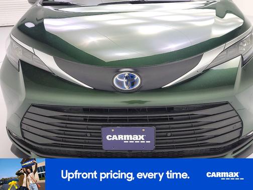 Green 2025 Toyota Sienna XLE