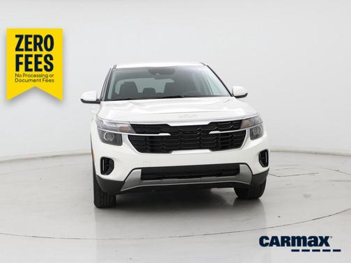 White 2024 Kia Seltos LX