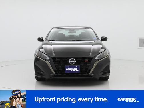 Black 2023 Nissan Altima SR