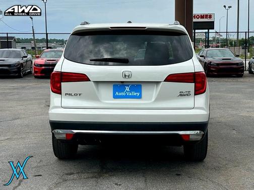 White Diamond Pearl 2018 Honda Pilot Elite