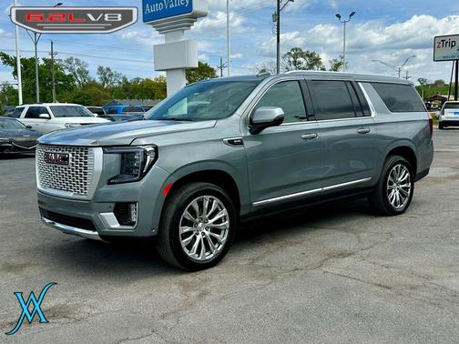 Sterling Metallic 2024 GMC Yukon XL Denali