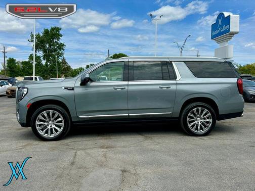 Sterling Metallic 2024 GMC Yukon XL Denali