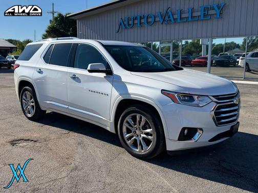 Iridescent Pearl Tricoat 2021 Chevrolet Traverse High Country