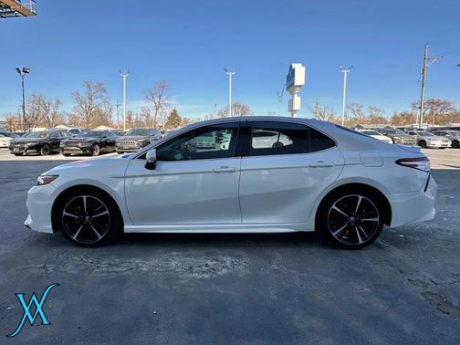 Wind Chill Pearl 2019 Toyota Camry XSE