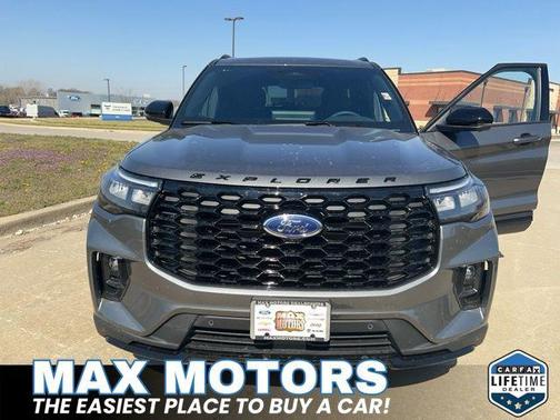 Carbonized Gray Metallic 2026 Ford Explorer ST-Line