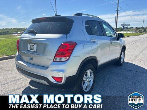 Silver Ice Metallic 2022 Chevrolet Trax LT