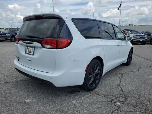 2020 Chrysler Pacifica Touring
