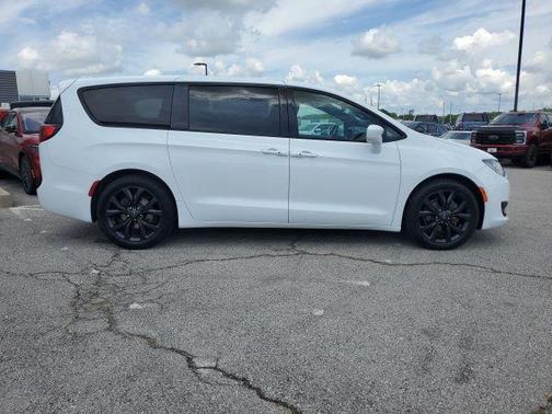 2020 Chrysler Pacifica Touring