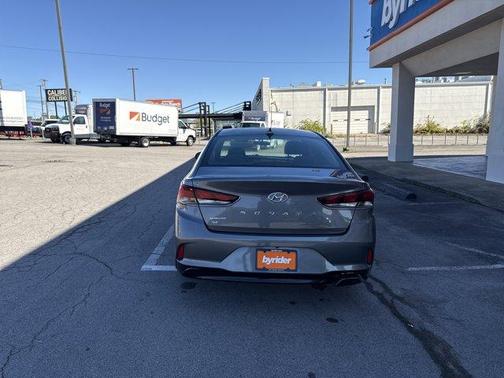2018 Hyundai SONATA SE