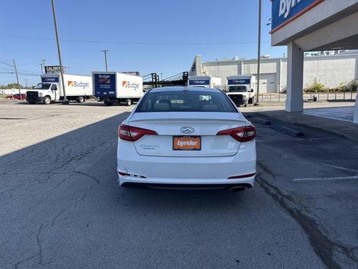 2017 Hyundai SONATA SE