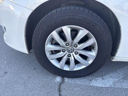 2012 Volkswagen Routan SE