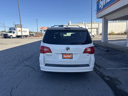 2012 Volkswagen Routan SE