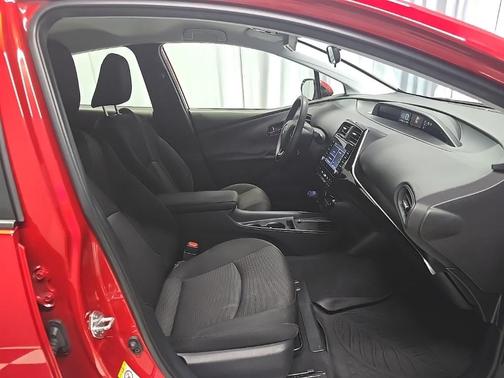 2020 Toyota Prius LE