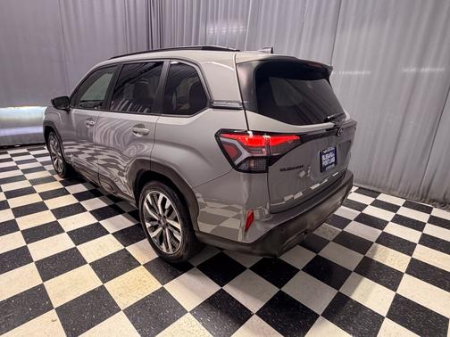 Pearl 2025 Subaru Forester AWD