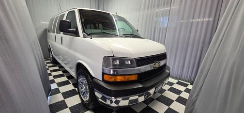 Summit White 2013 Chevrolet Express 1500 LT