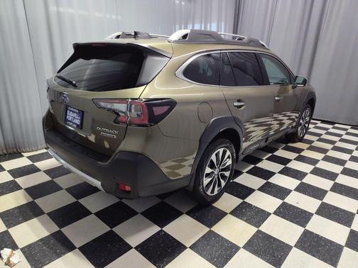 Autumn Green Metallic/Crystal Black Silica 2025 Subaru Outback Touring